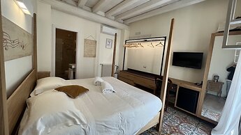 Antico Mondo Rooms & Suites