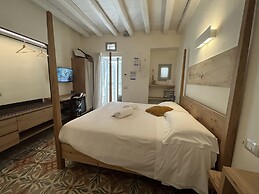 Antico Mondo Rooms & Suites