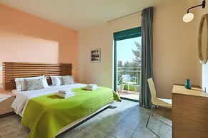 Bella Vista Hotel by Checkin