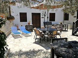Romios Holiday Apartments