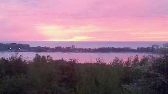 Hilltop Cabins and Motel