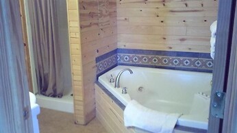 Hilltop Cabins and Motel