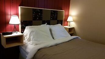 Hilltop Cabins and Motel