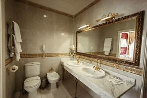 Royal Grand Hotel