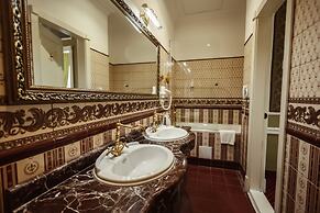 Royal Grand Hotel