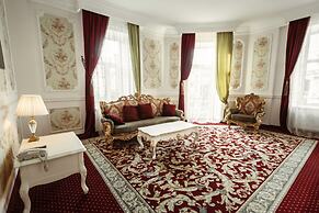 Royal Grand Hotel