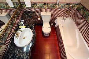 Royal Grand Hotel