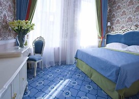 Royal Grand Hotel