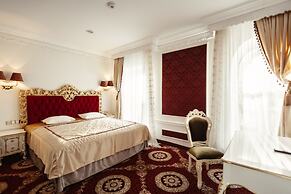 Royal Grand Hotel