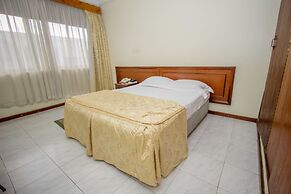 Holiday Express Hotel