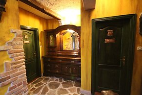XIV Century rooms