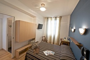 Hotel De La Porte Saint Pierre