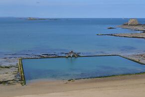 Hotel De La Porte Saint Pierre