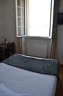 Hotel De La Porte Saint Pierre