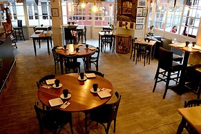 Hotel De La Porte Saint Pierre