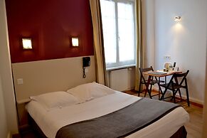 Hotel De La Porte Saint Pierre