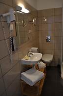 Hotel De La Porte Saint Pierre