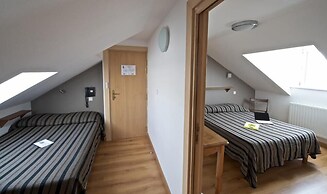 Hotel De La Porte Saint Pierre