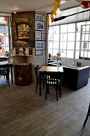 Hotel De La Porte Saint Pierre