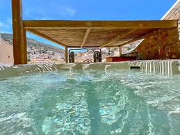 PortaDelMare Deluxe Suites