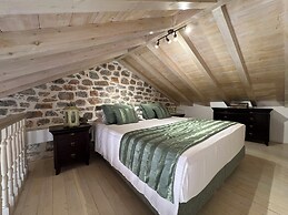 PortaDelMare Deluxe Suites