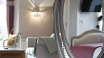 Bowness Bay Suites - Adults only