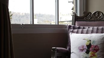 Bowness Bay Suites - Adults only