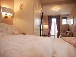 Bowness Bay Suites - Adults only