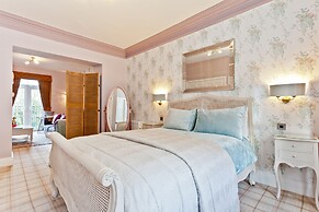 Bowness Bay Suites - Adults only