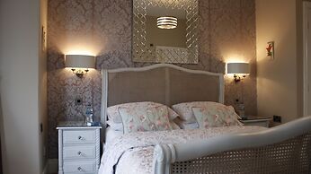 Bowness Bay Suites - Adults only