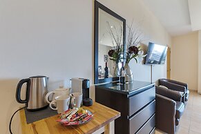 Hill View Restaurant & Apartments