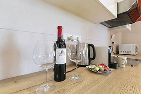 Hill View Restaurant & Apartments