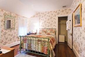 Coolidge Corner Guest House