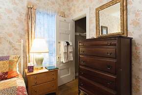 Coolidge Corner Guest House