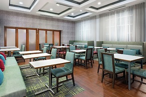 Hampton Inn & Suites Orlando Airport @ Gateway Village