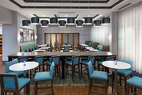Hampton Inn & Suites Orlando Airport @ Gateway Village
