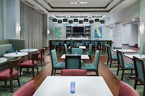 Hampton Inn & Suites Orlando Airport @ Gateway Village
