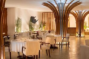 Billionaire Resort & Retreat