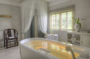 Billionaire Resort & Retreat