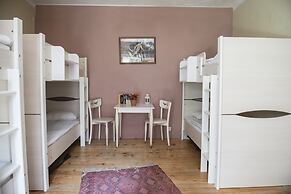 Cheers Midtown Hostel