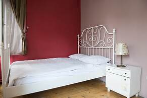 Cheers Midtown Hostel