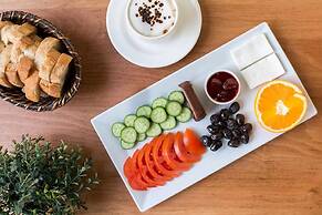 Cheers Midtown Hostel