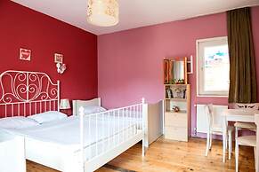 Cheers Midtown Hostel