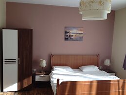 Cheers Midtown Hostel