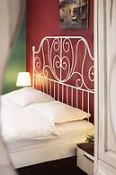 Cheers Midtown Hostel