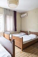 Cheers Midtown Hostel