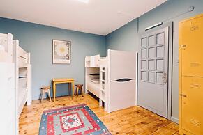 Cheers Midtown Hostel