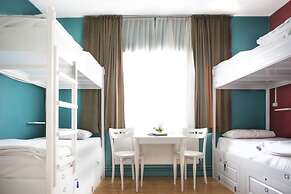 Cheers Midtown Hostel