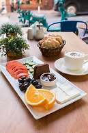 Cheers Midtown Hostel