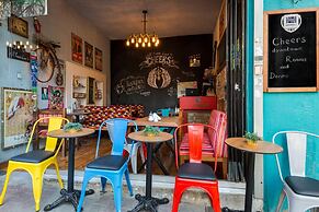 Cheers Midtown Hostel